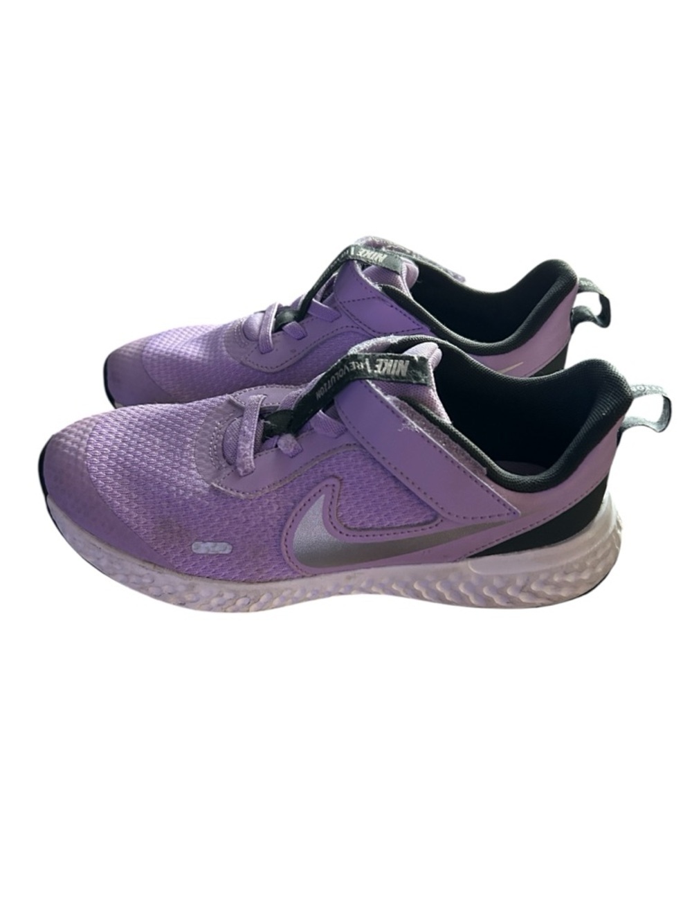 Nike Revolution 5 Lavender and Silver girls Athletic Sneakers sz 2Y euc